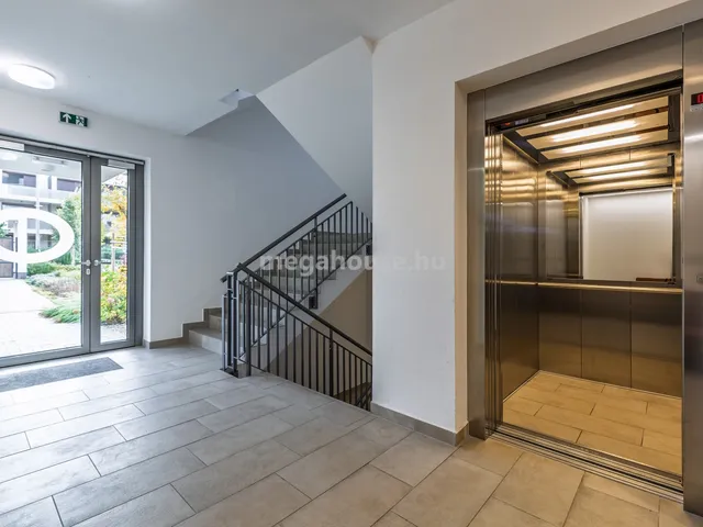 Eladó garázs Budapest XI. kerület, Spanyolrét, Rupphegyi út 20 nm