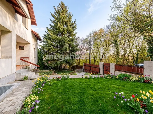 Eladó ház Budaörs 270 nm