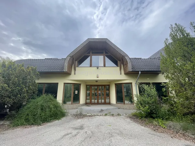 Eladó kereskedelmi és ipari ingatlan Dunaharaszti 5200 nm