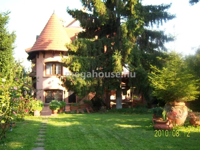 Eladó kereskedelmi és ipari ingatlan Budapest XI. kerület, Sasad-Sashegy XI. ker. 700 nm