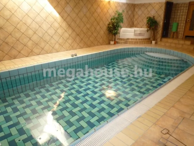 Eladó kereskedelmi és ipari ingatlan Budapest XI. kerület, Sasad-Sashegy XI. ker., Haraszt utca 700 nm