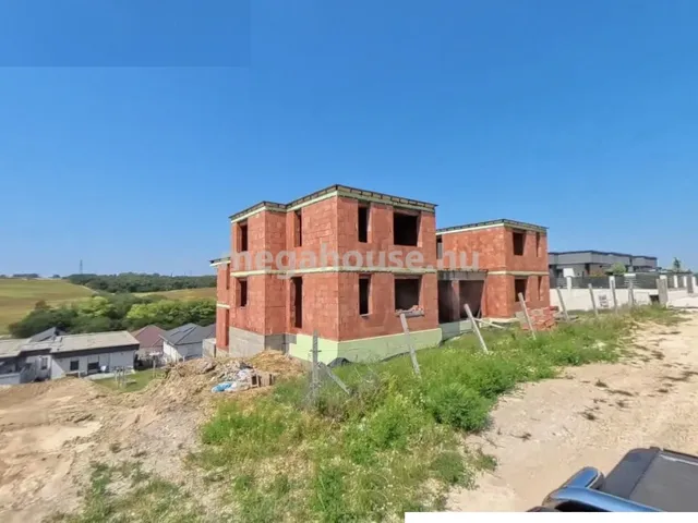 Eladó ház Pécel 375 nm