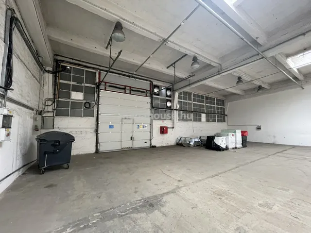 Kiadó kereskedelmi és ipari ingatlan Budaörs 411 nm