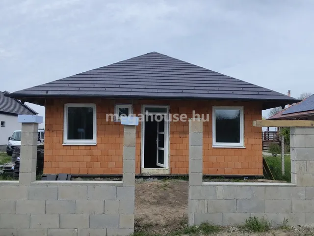 Eladó ház Tordas 100 nm