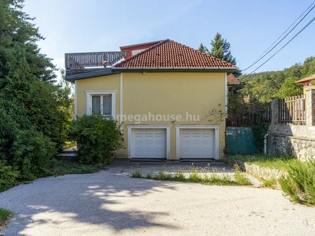 Eladó ház Budapest III. kerület, Táborhegy 353 nm