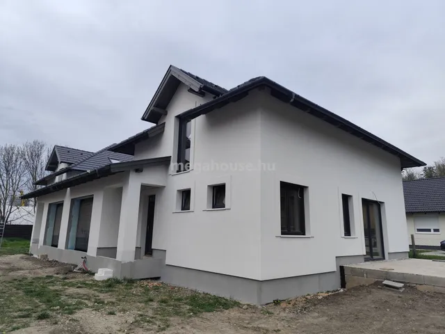 Eladó ház Tordas 138 nm