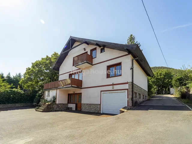 Eladó ház Budapest III. kerület, Testvérhegy 306 nm