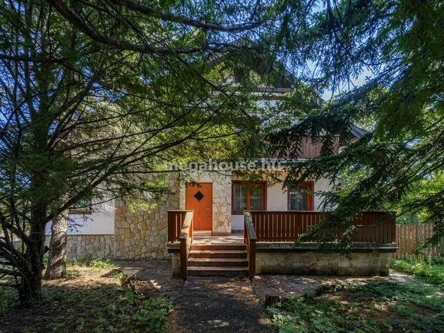 Eladó ház Budapest III. kerület, Testvérhegy 306 nm