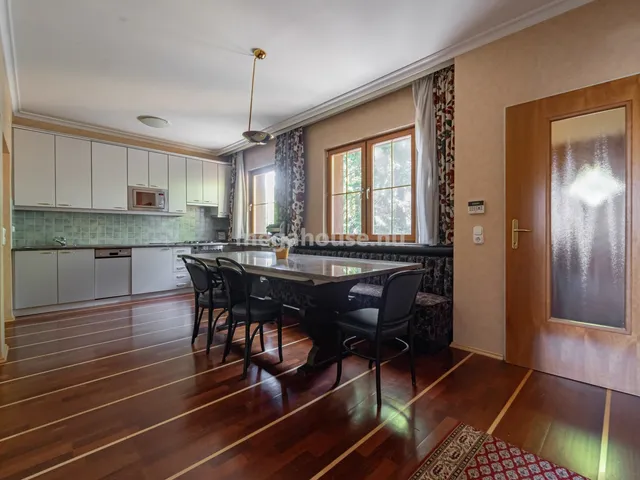 Eladó ház Budapest III. kerület, Testvérhegy 306 nm