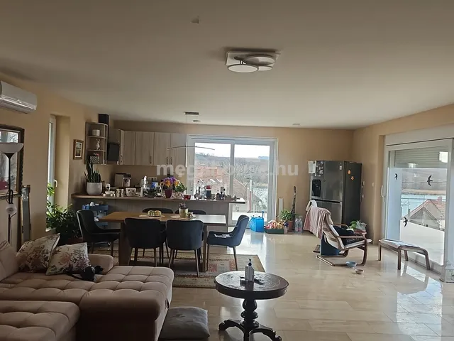 Eladó ház Biatorbágy 290 nm