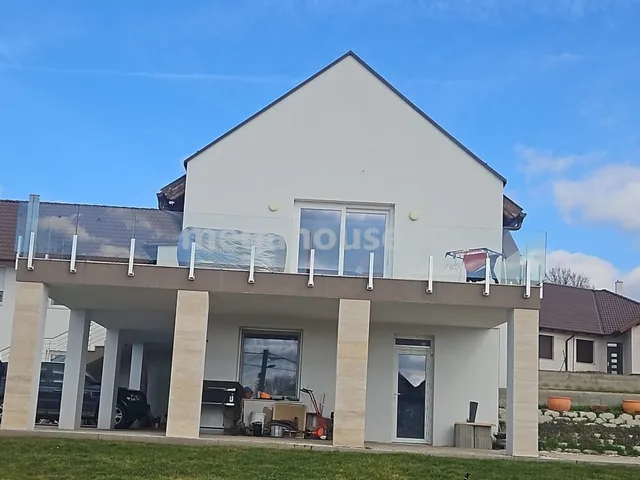 Eladó ház Biatorbágy 290 nm