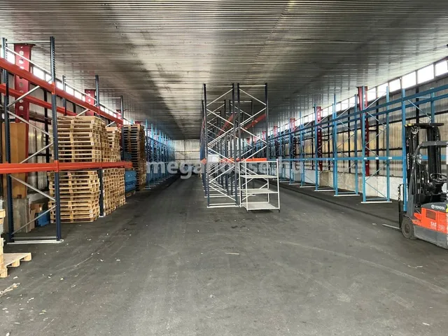 Kiadó kereskedelmi és ipari ingatlan Budaörs 683 nm