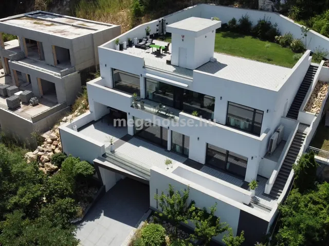 Eladó ház Budapest II. kerület, Máriaremete 500 nm