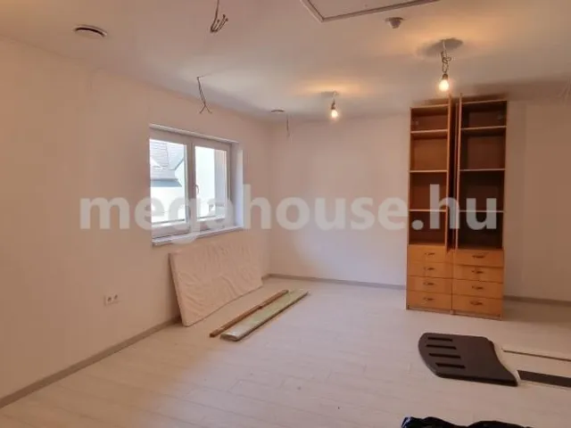 Kiadó kereskedelmi és ipari ingatlan Budaörs 40 nm