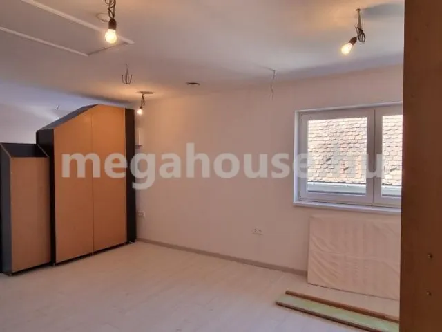 Kiadó kereskedelmi és ipari ingatlan Budaörs, Budapesti út 40 nm