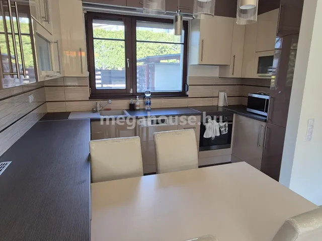 Eladó lakás Budapest XI. kerület, Madárhegy 112 nm