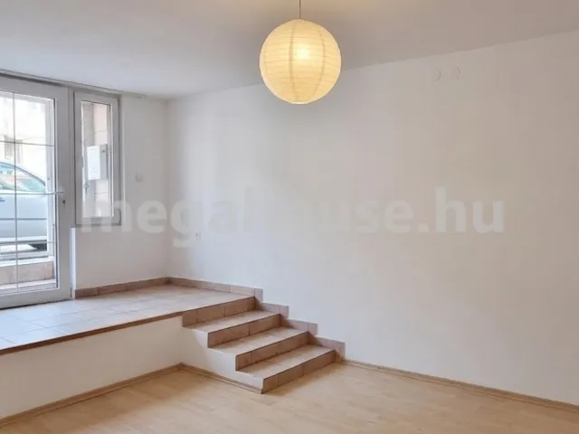 Eladó kereskedelmi és ipari ingatlan Budapest IV. kerület 43 nm