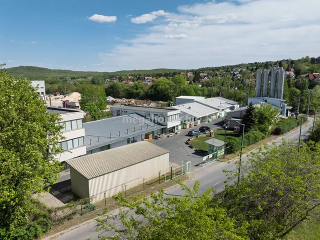 Eladó kereskedelmi és ipari ingatlan Budaörs 2210 nm