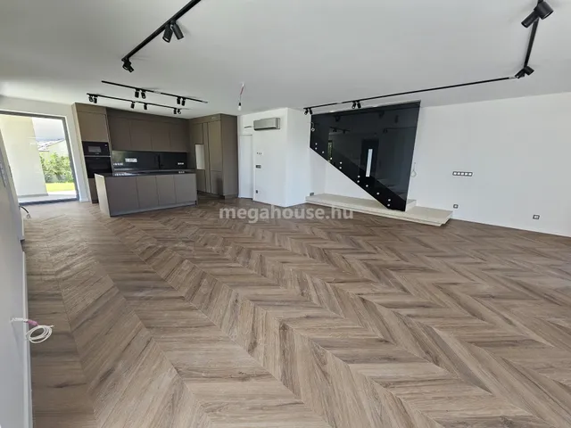 Kiadó ház Törökbálint 240 nm