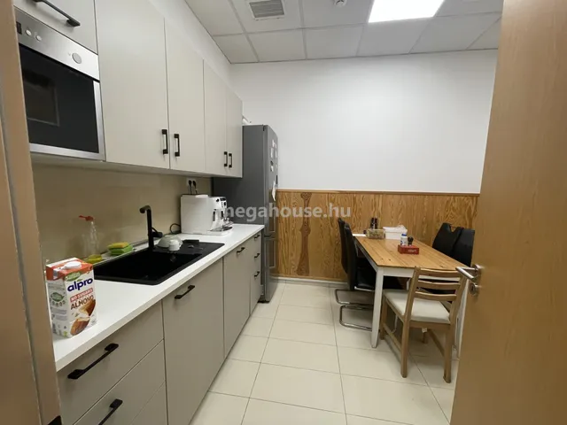 Eladó kereskedelmi és ipari ingatlan Budapest XI. kerület, Kelenvölgy 310 nm