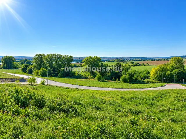 Eladó telek Biatorbágy 746 nm