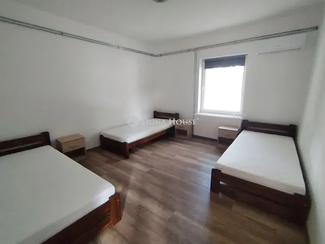 Kiadó ház Makó, Lendvay utca 70 nm