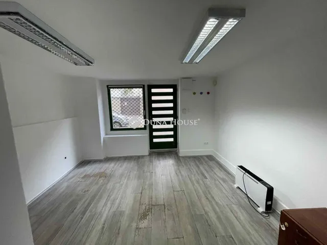 Eladó kereskedelmi és ipari ingatlan Szeged, Faragó utca 17 nm