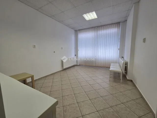 Eladó kereskedelmi és ipari ingatlan Szeged 71 nm