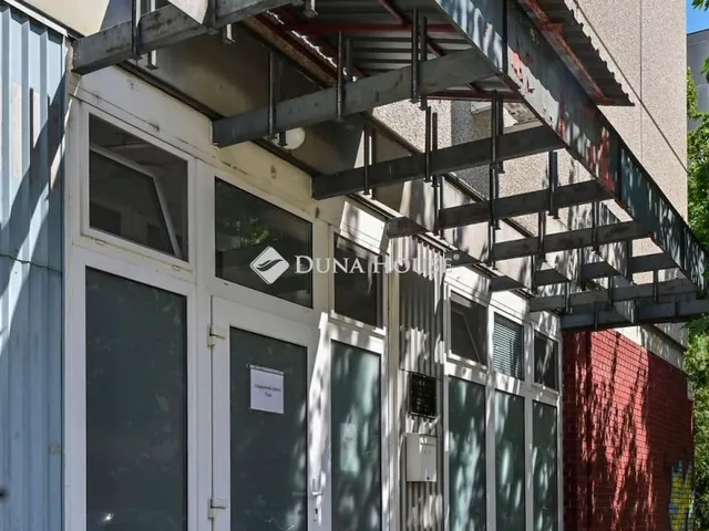 Eladó kereskedelmi és ipari ingatlan Szeged, Csongrádi sugárút 71 nm