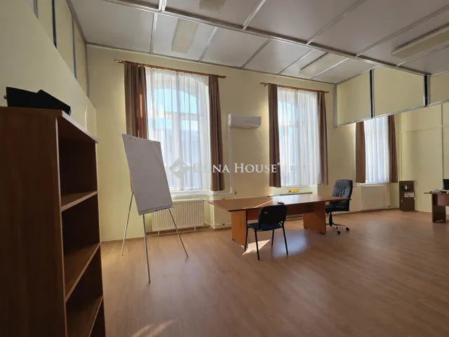 Eladó kereskedelmi és ipari ingatlan Szeged 6929 nm