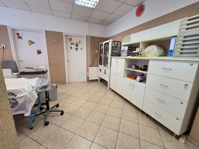 Eladó kereskedelmi és ipari ingatlan Szeged, Csongrádi sugárút 35 nm