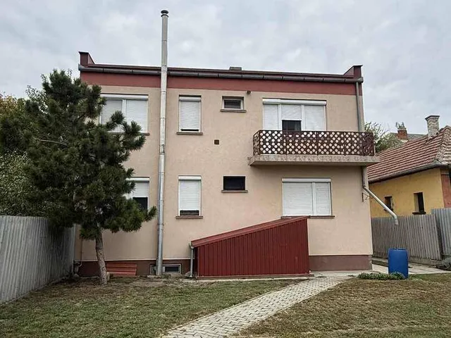 Eladó ház Püspökladány 240 nm