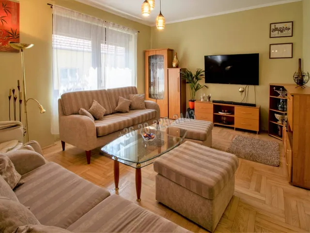 Eladó ház Budapest IV. kerület, Újpest 315 nm