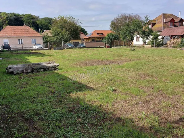 Eladó telek Sárisáp 1136 nm