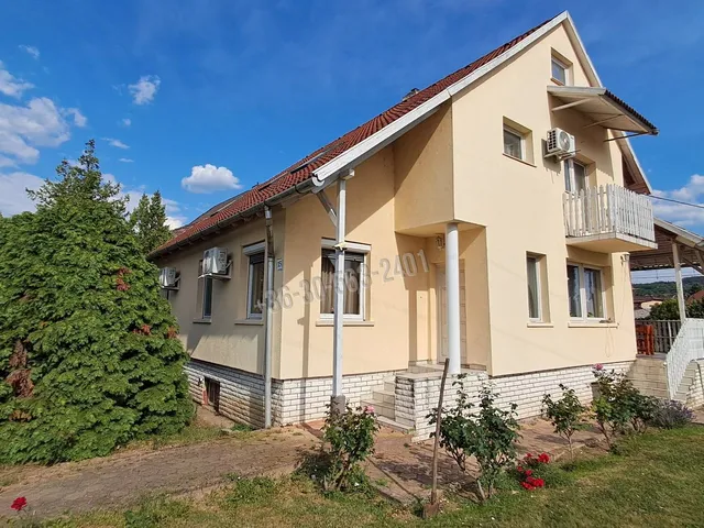 Eladó lakás Esztergom, Szentgyörgymező 148 nm