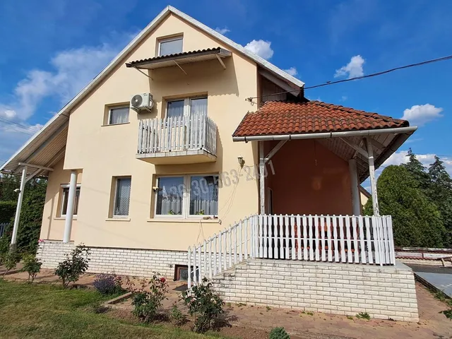 Eladó lakás Esztergom, Szentgyörgymező, Leiningen-Westerburg utca 148 nm