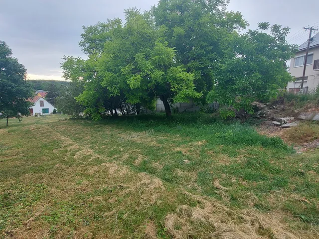 Eladó telek Mány, Mester sor 744 nm