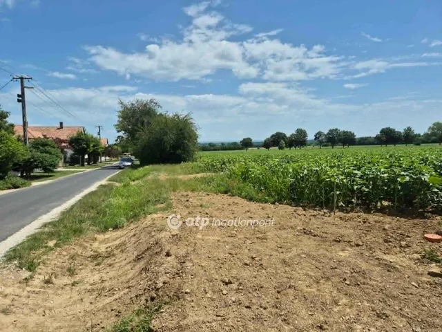 Eladó telek Balatonkeresztúr 920 nm