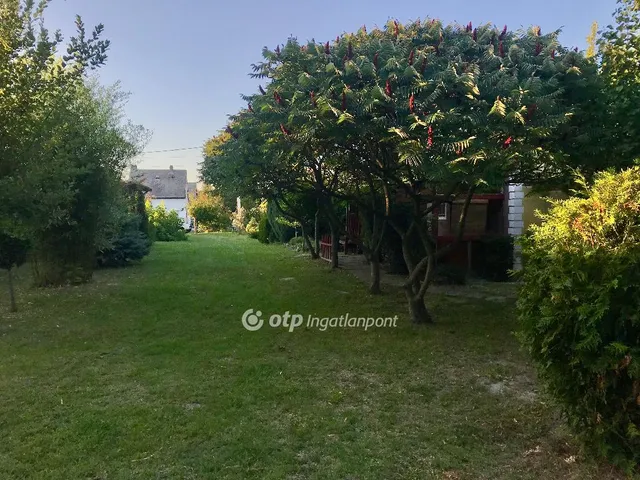 Eladó nyaraló Balatonkeresztúr 18 nm