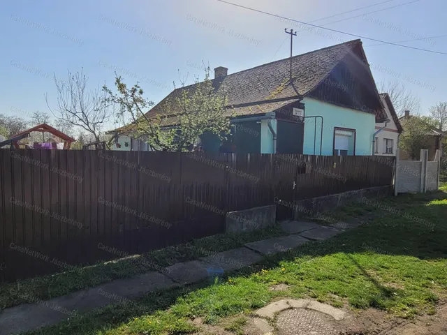 Eladó ház Jászkisér 75 nm