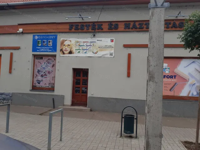 Eladó kereskedelmi és ipari ingatlan Heves 278 nm