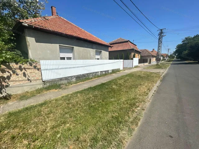 Eladó ház Jászfényszaru 63 nm