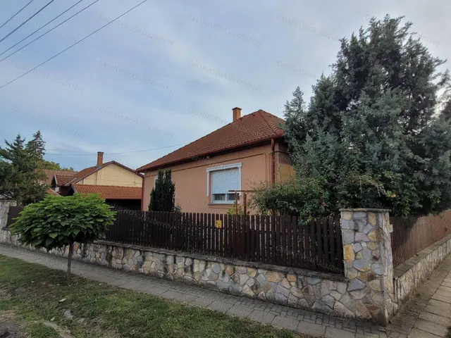 Eladó kereskedelmi és ipari ingatlan Jásztelek 88 nm