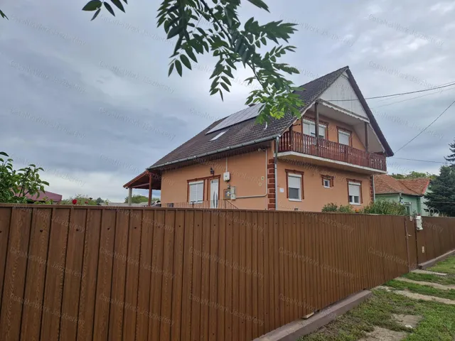 Eladó ház Heves 190 nm