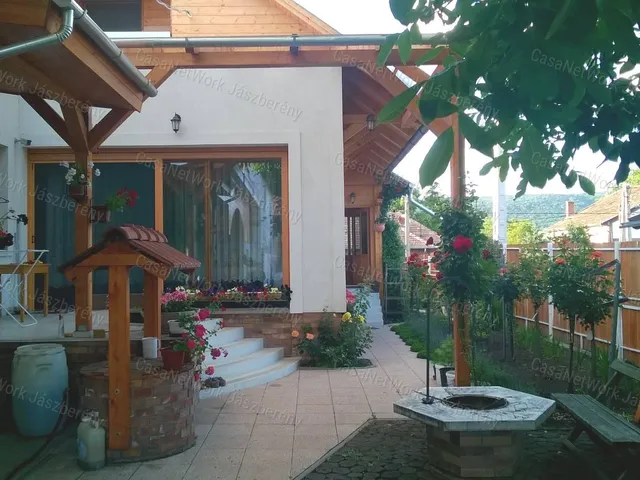 Eladó ház Gyöngyössolymos 160 nm