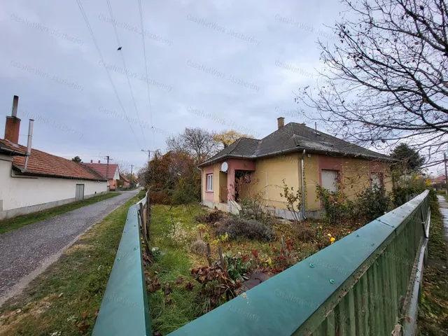 Eladó ház Jászapáti 72 nm