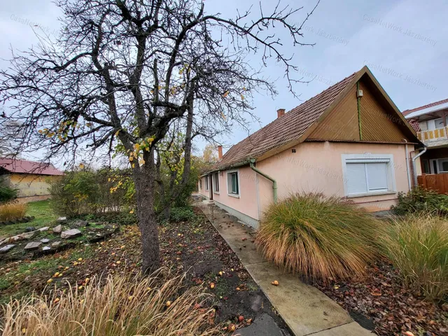 Eladó ház Jászapáti 84 nm