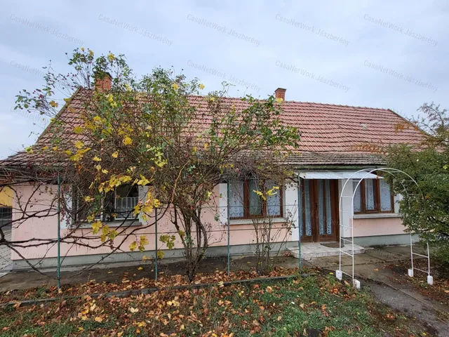Eladó ház Jászapáti 84 nm