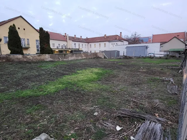 Eladó telek Jászberény 664 nm