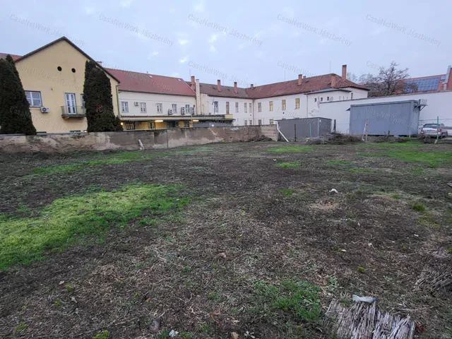 Eladó telek Jászberény 664 nm